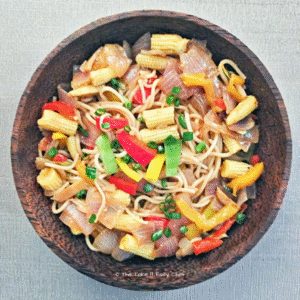 Baby Corn Chowmein (बेबी कॉर्न चाउमीन)